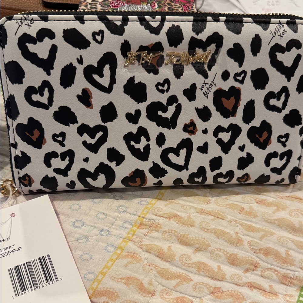 Betsey Johnson Leopard Heart Print Zip Around Wristlet - Picture 1 of 11